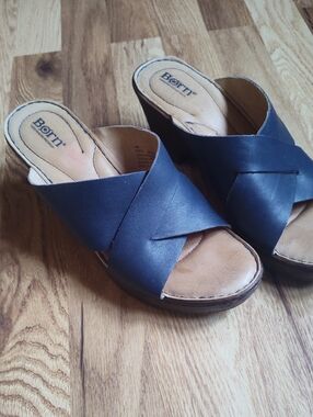 Born Sz10m Slip On sandles